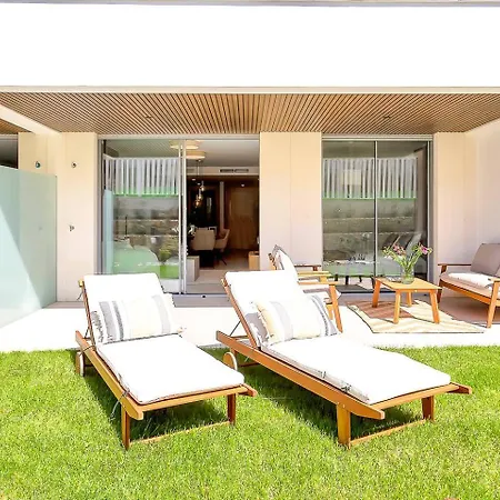 Apartment Beachside Retreat W Pool, Gym & Terrace