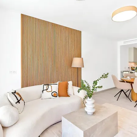 Apartment Beachside Retreat W Pool, Gym & Terrace