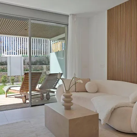 Beachside Retreat W Pool, Gym & Terrace Marbella