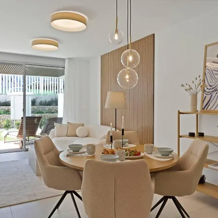 Beachside Retreat W Pool, Gym & Terrace * Marbella