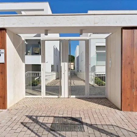 Beachside Retreat W Pool, Gym & Terrace Apartment