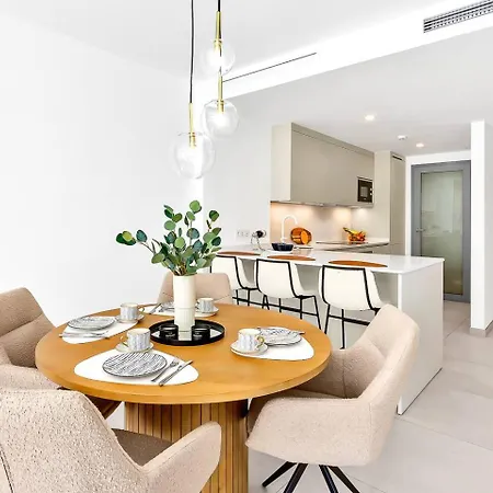 Beachside Retreat W Pool, Gym & Terrace Marbella