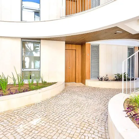 Beachside Retreat W Pool, Gym & Terrace *