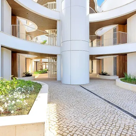 Apartment Beachside Retreat W Pool, Gym & Terrace