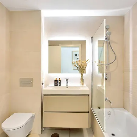 Beachside Retreat W Pool, Gym & Terrace 公寓 *