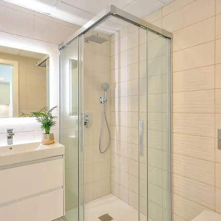 Apartment Beachside Retreat W Pool, Gym & Terrace Marbella