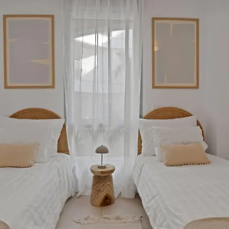 Beachside Retreat W Pool, Gym & Terrace * 马尔韦利亚