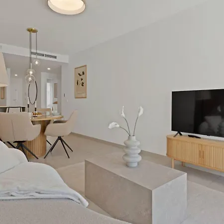 Beachside Retreat W Pool, Gym & Terrace * Marbella