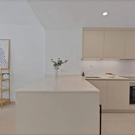 Beachside Retreat W Pool, Gym & Terrace Apartment Marbella