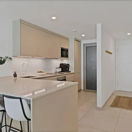 Beachside Retreat W Pool, Gym & Terrace