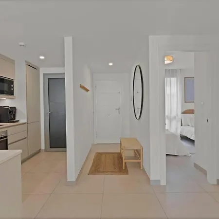 Beachside Retreat W Pool, Gym & Terrace Apartment Marbella