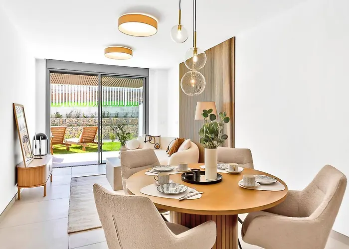 New Beachside Retreat W Gym, Pool & Large Terrace * 马尔韦利亚