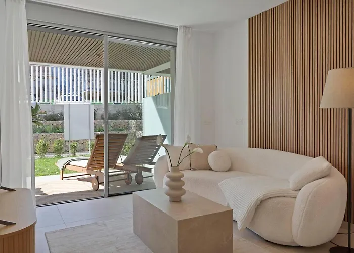 New Beachside Retreat W Gym, Pool & Large Terrace 公寓 马尔韦利亚