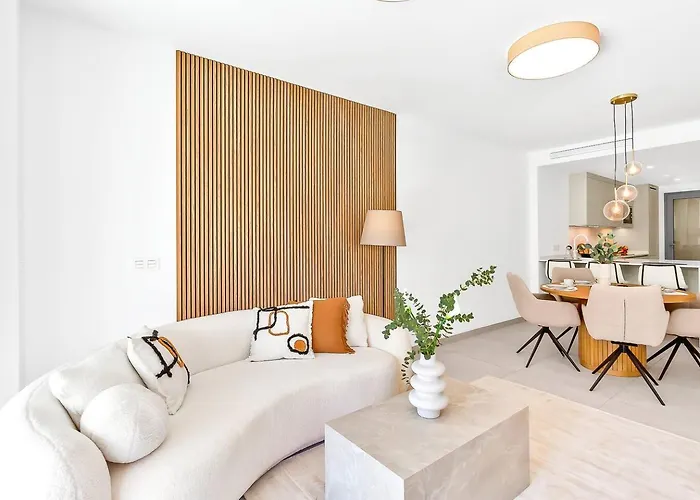 New Beachside Retreat W Gym, Pool & Large Terrace 公寓 *