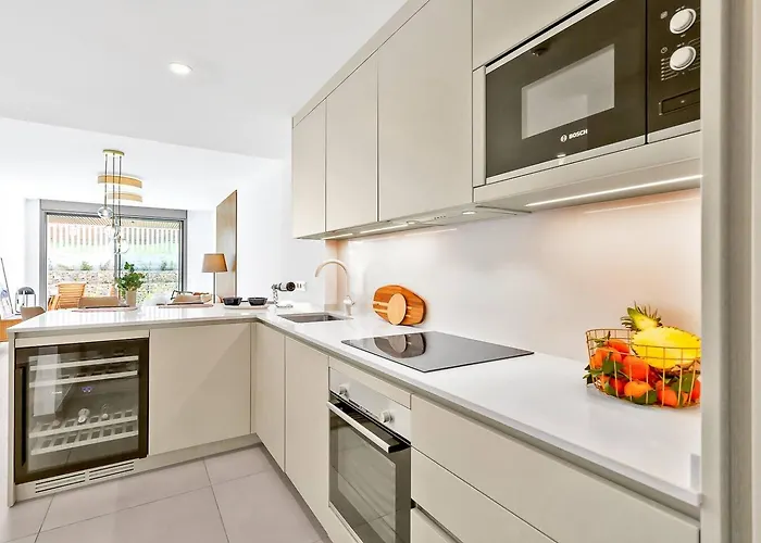 Appartement New Beachside Retreat W Gym, Pool & Large Terrace Marbellac