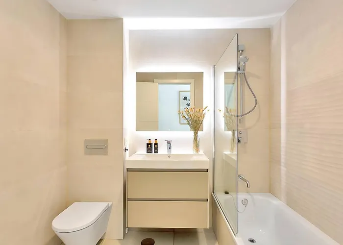 New Beachside Retreat W Gym, Pool & Large Terrace 公寓 马尔韦利亚