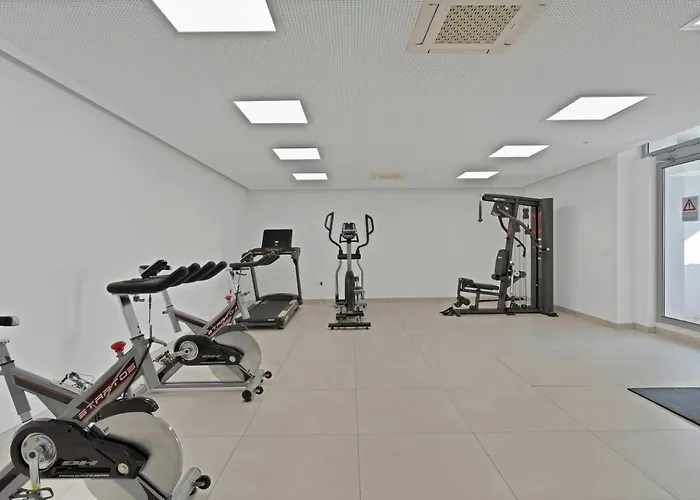 New Beachside Retreat W Gym, Pool & Large Terrace *