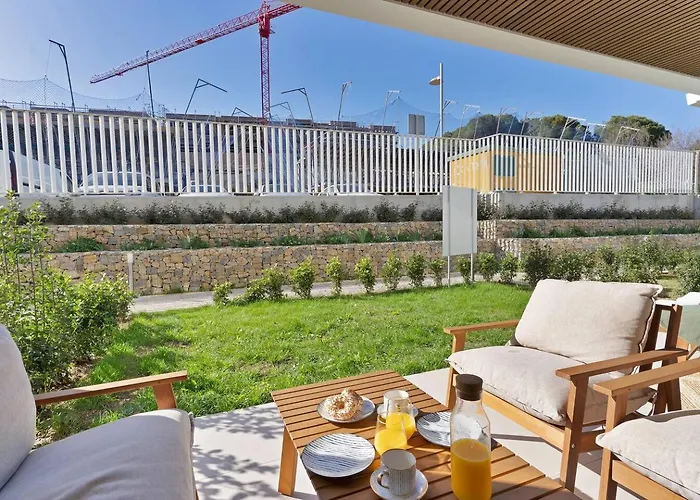 New Beachside Retreat W Gym, Pool & Large Terrace