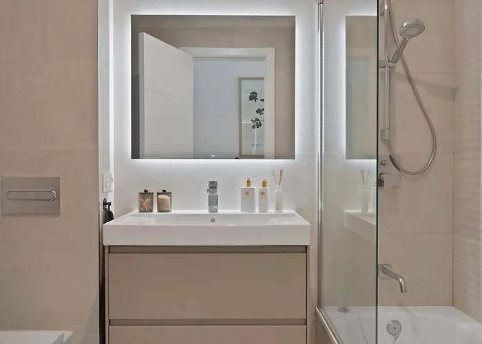 New Beachside Retreat W Gym, Pool & Large Terrace *