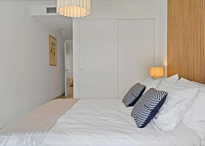 Appartamento New Beachside Retreat W Gym, Pool & Large Terrace Marbella