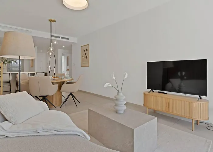 New Beachside Retreat W Gym, Pool & Large Terrace Appartement Marbellac