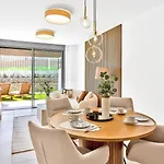 New Beachside Retreat W Gym, Pool & Large Terrace * Μαρμπέλλα
