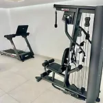 New Beachside Retreat W Gym, Pool & Large Terrace * Μαρμπέλλα