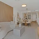 Διαμέρισμα New Beachside Retreat W Gym, Pool & Large Terrace *