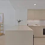 Διαμέρισμα New Beachside Retreat W Gym, Pool & Large Terrace Μαρμπέλλα