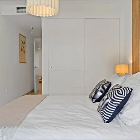 아파트 New Beachside Retreat W Gym, Pool & Large Terrace 마르베야