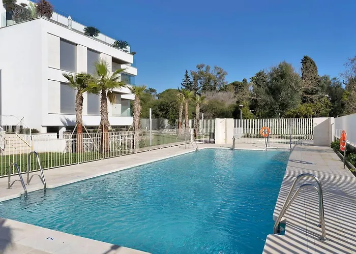 New Beachside Retreat W Gym, Pool & Large Terrace *