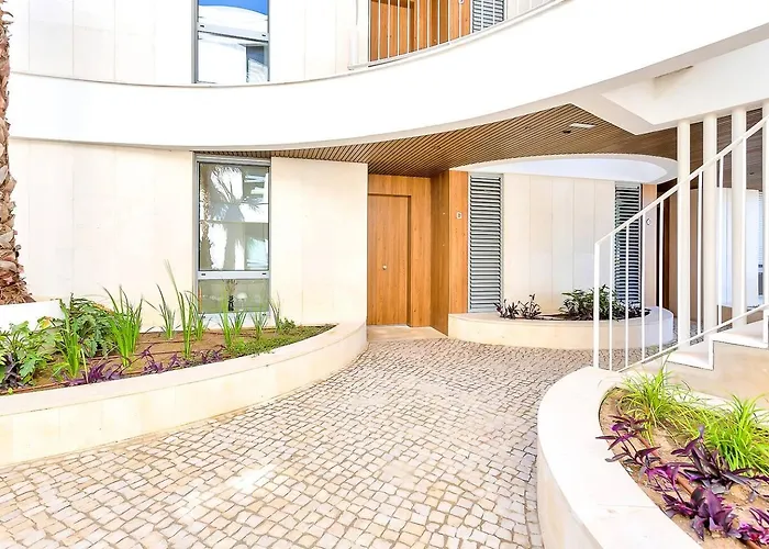 New Beachside Retreat W Gym, Pool & Large Terrace 마르베야