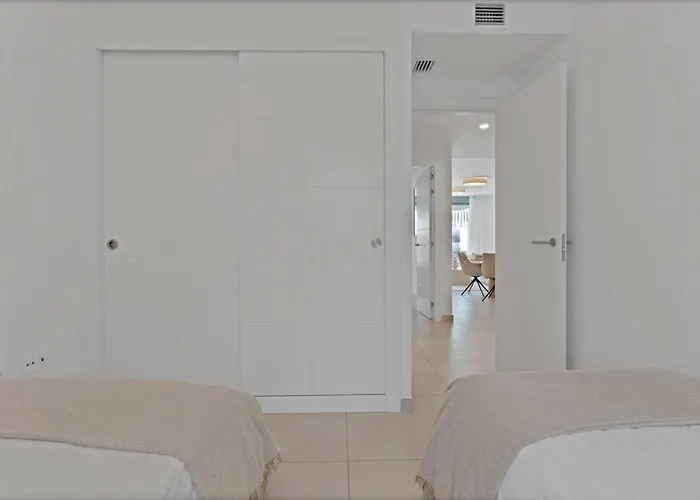 아파트 New Beachside Retreat W Gym, Pool & Large Terrace 마르베야