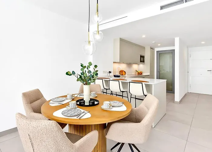 New Beachside Retreat W Gym, Pool & Large Terrace Apartament