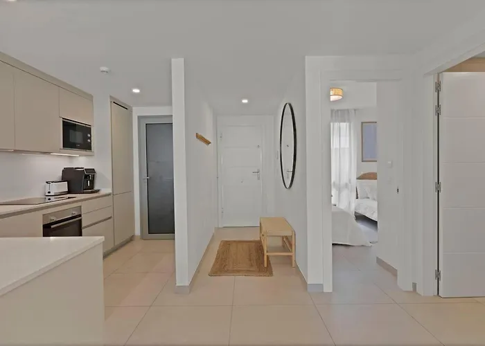 New Beachside Retreat W Gym, Pool & Large Terrace Apartament *
