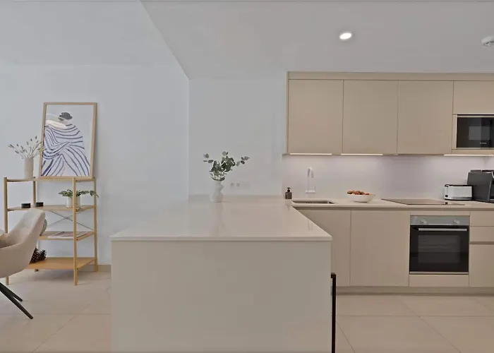 Apartament New Beachside Retreat W Gym, Pool & Large Terrace Marbella